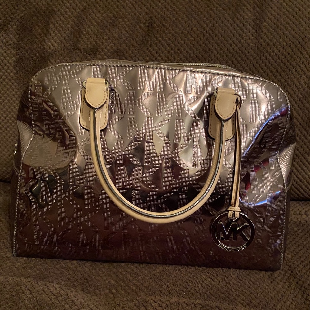 Lovely Michael Kors purse and wallet bundle!!
